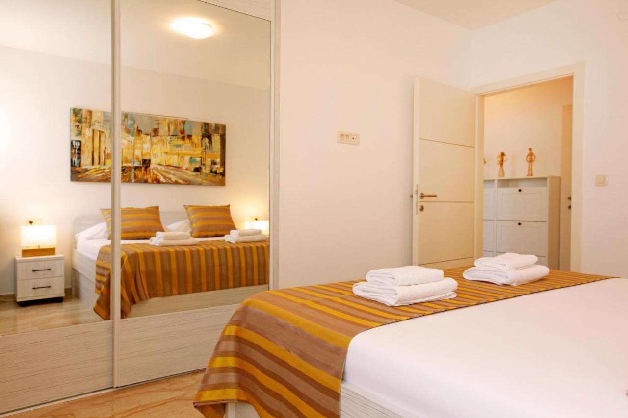 Modern 2-Bed Apt, Late Check In Available สปลิท ภายนอก รูปภาพ
