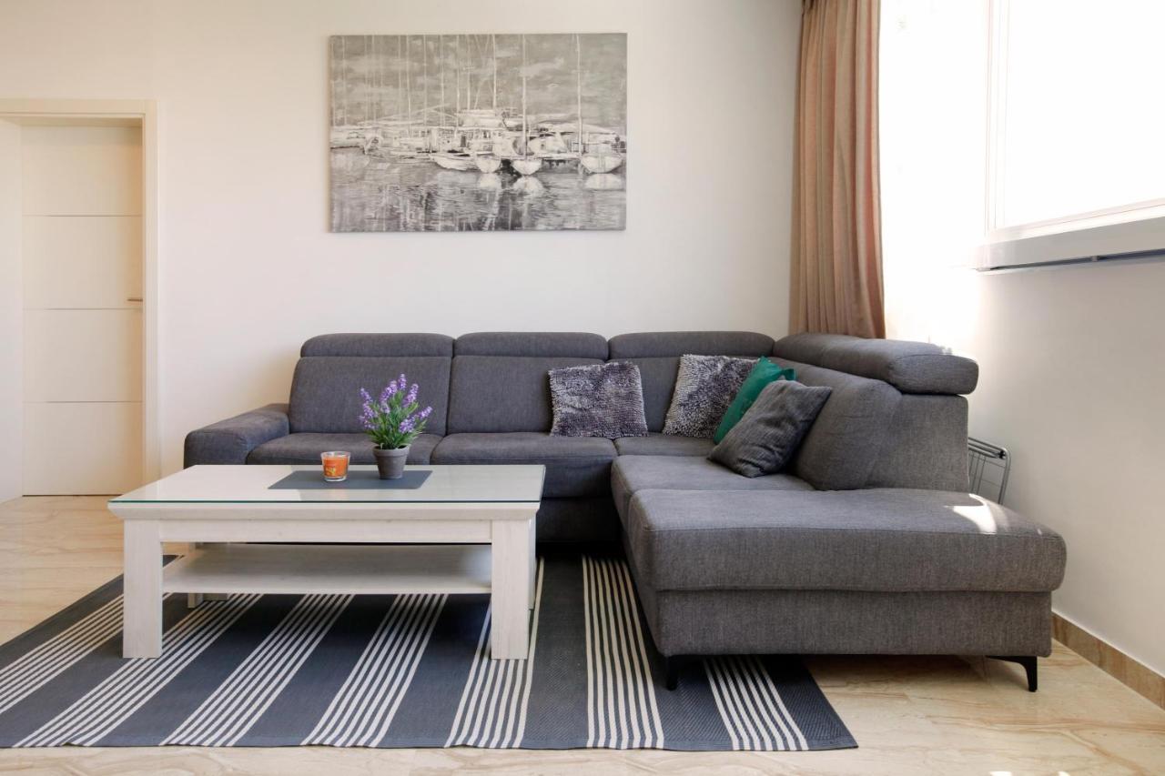 Modern 2-Bed Apt, Late Check In Available สปลิท ภายนอก รูปภาพ