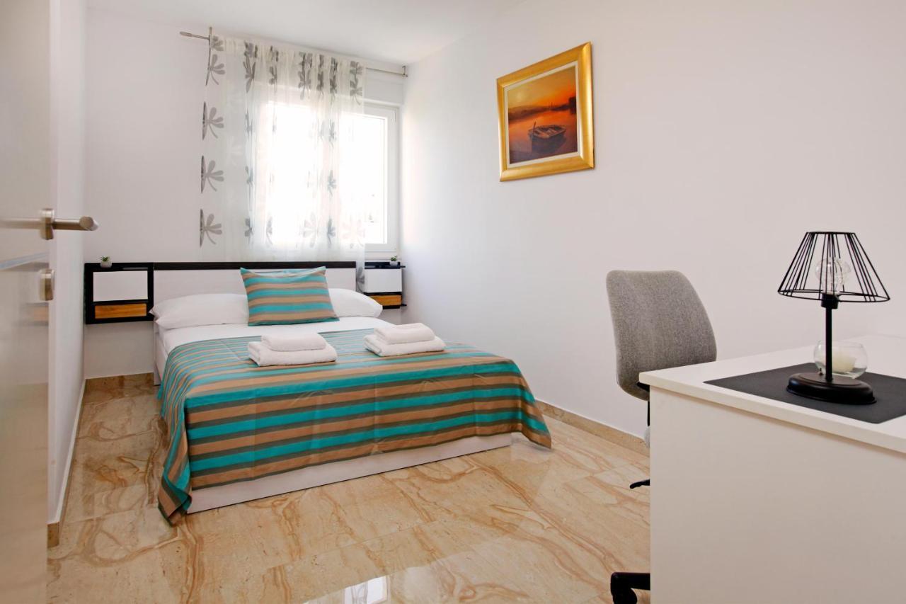 Modern 2-Bed Apt, Late Check In Available สปลิท ภายนอก รูปภาพ
