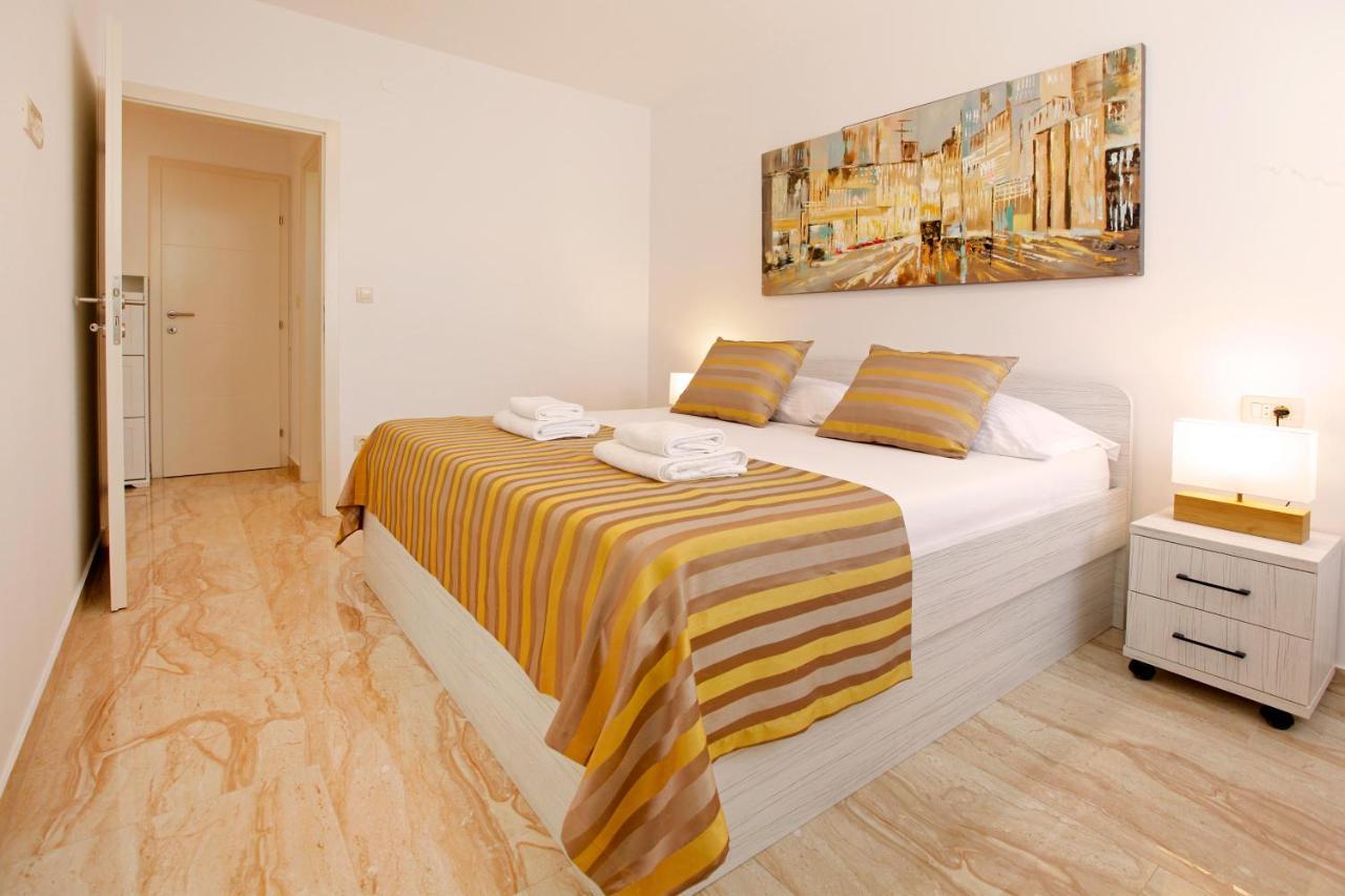 Modern 2-Bed Apt, Late Check In Available สปลิท ภายนอก รูปภาพ