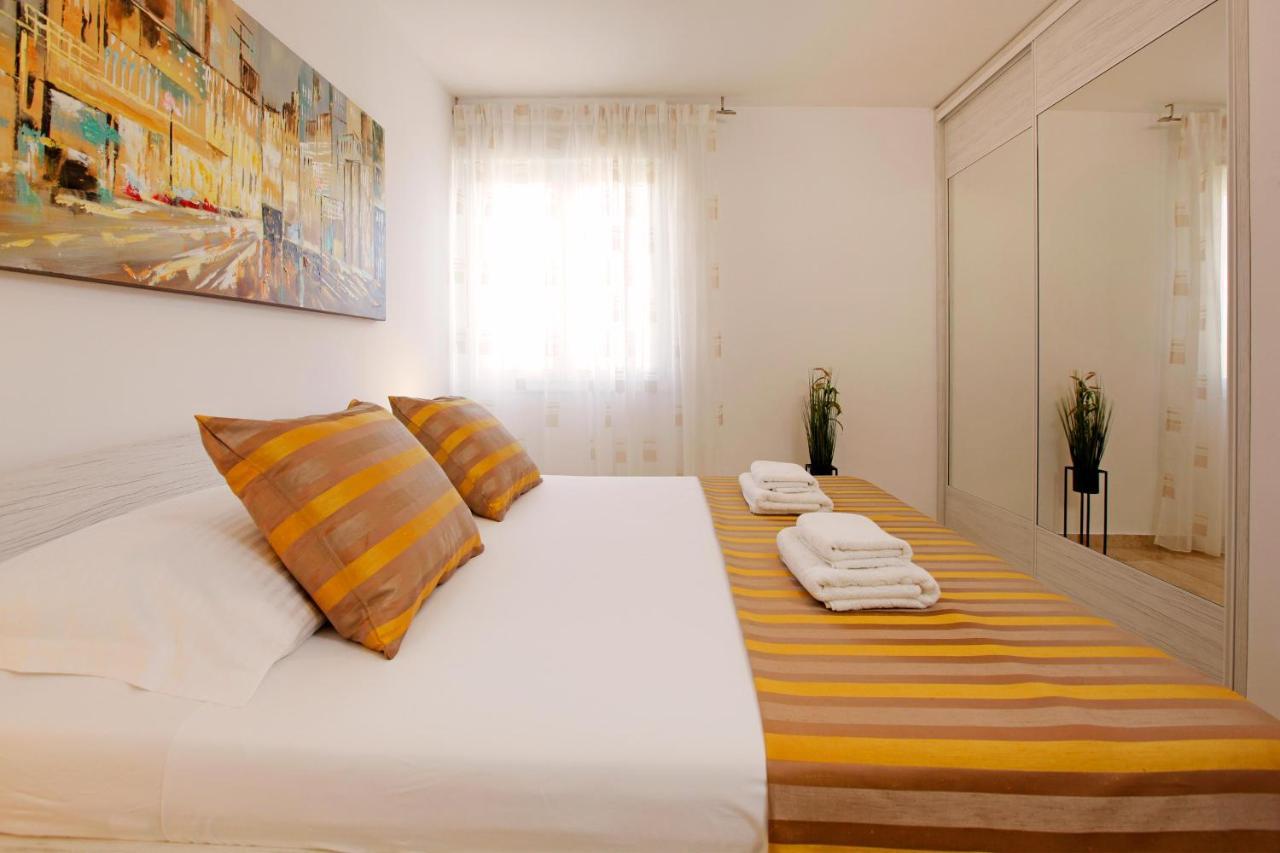 Modern 2-Bed Apt, Late Check In Available สปลิท ภายนอก รูปภาพ