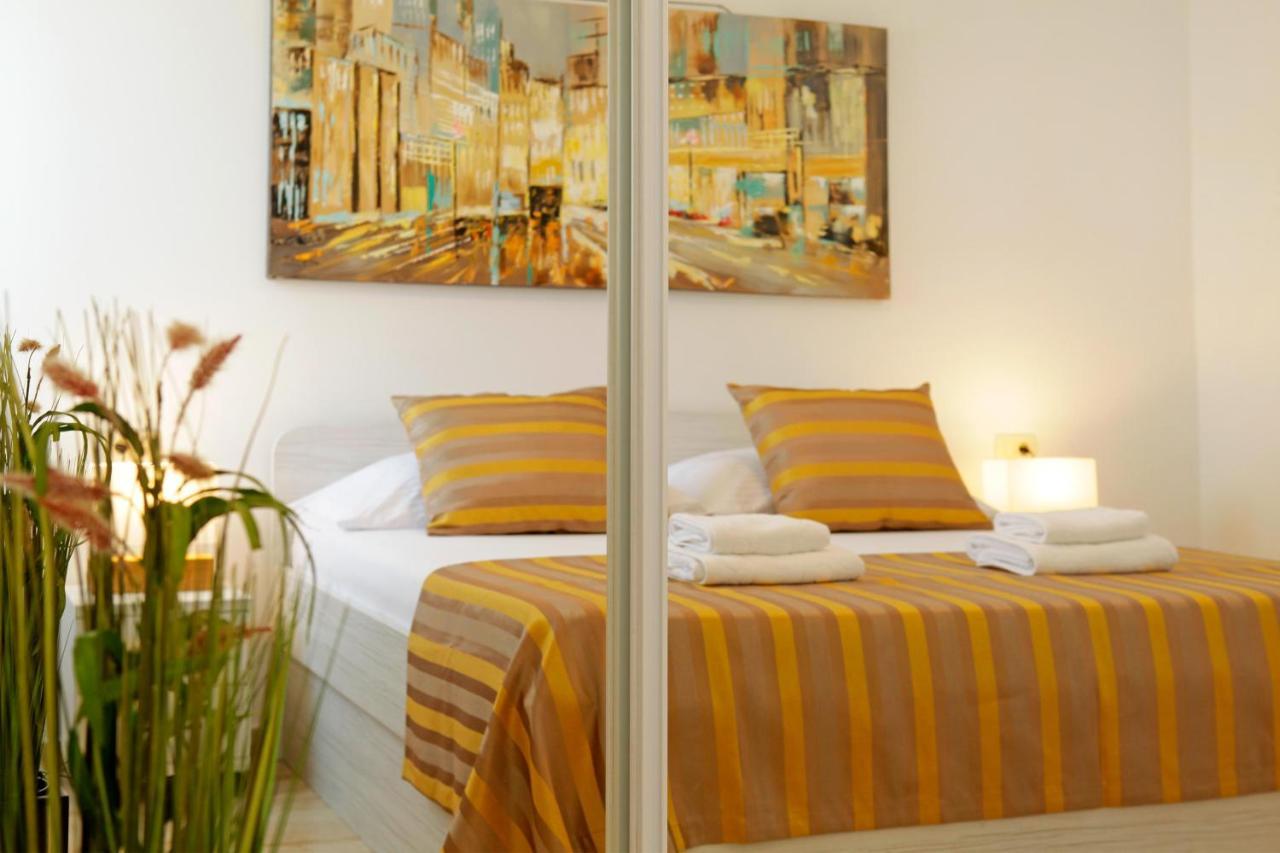 Modern 2-Bed Apt, Late Check In Available สปลิท ภายนอก รูปภาพ