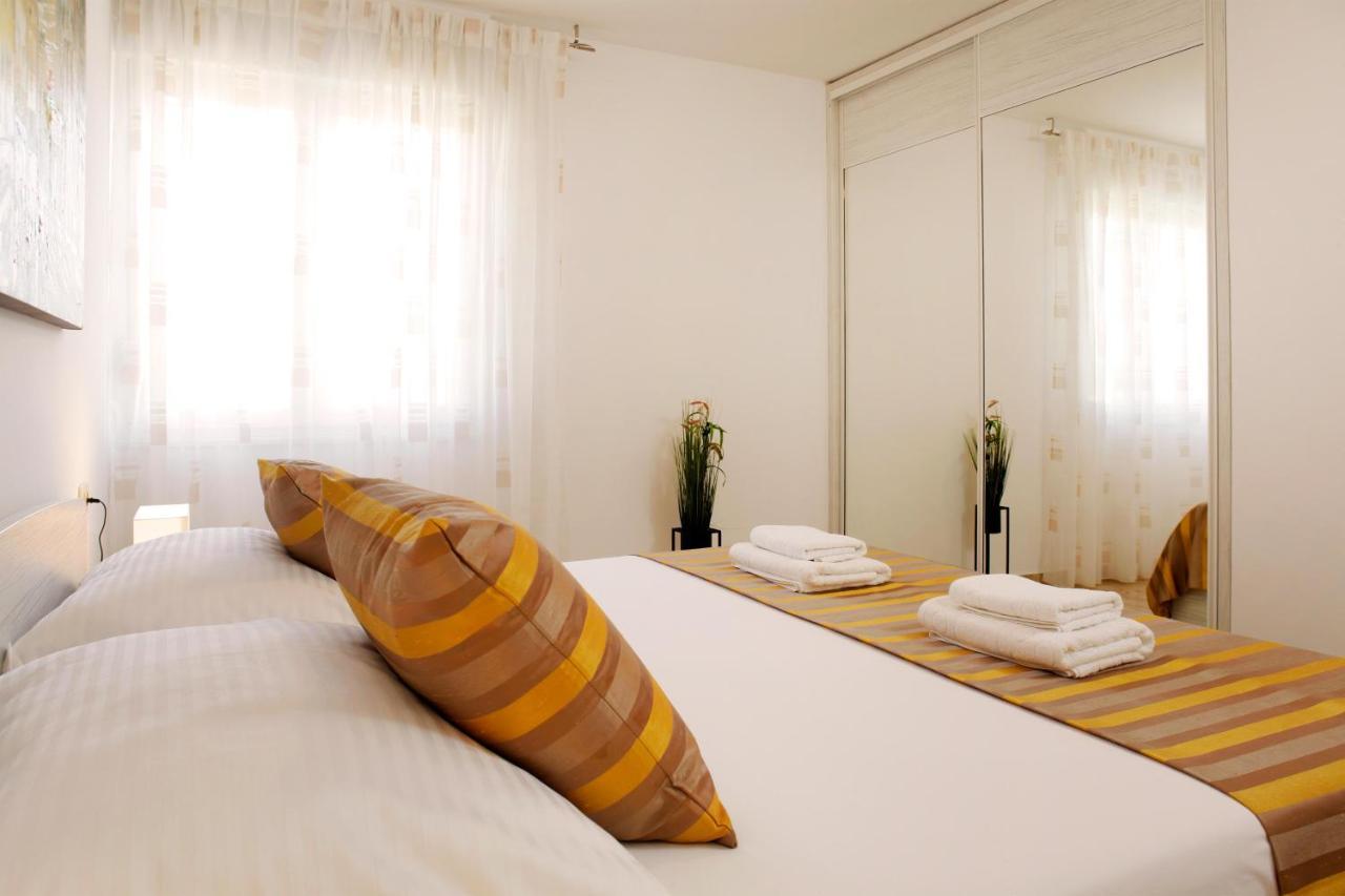 Modern 2-Bed Apt, Late Check In Available สปลิท ภายนอก รูปภาพ
