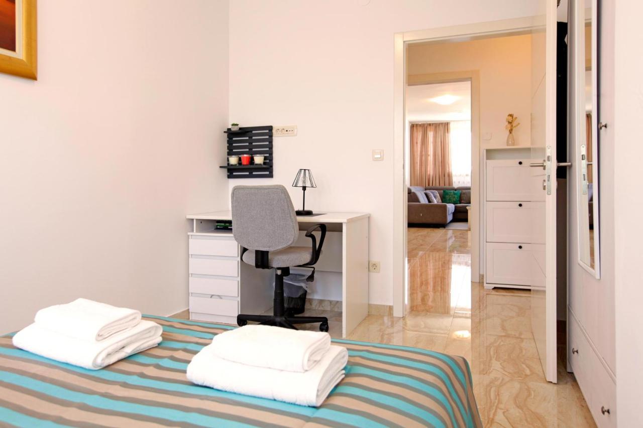 Modern 2-Bed Apt, Late Check In Available สปลิท ภายนอก รูปภาพ