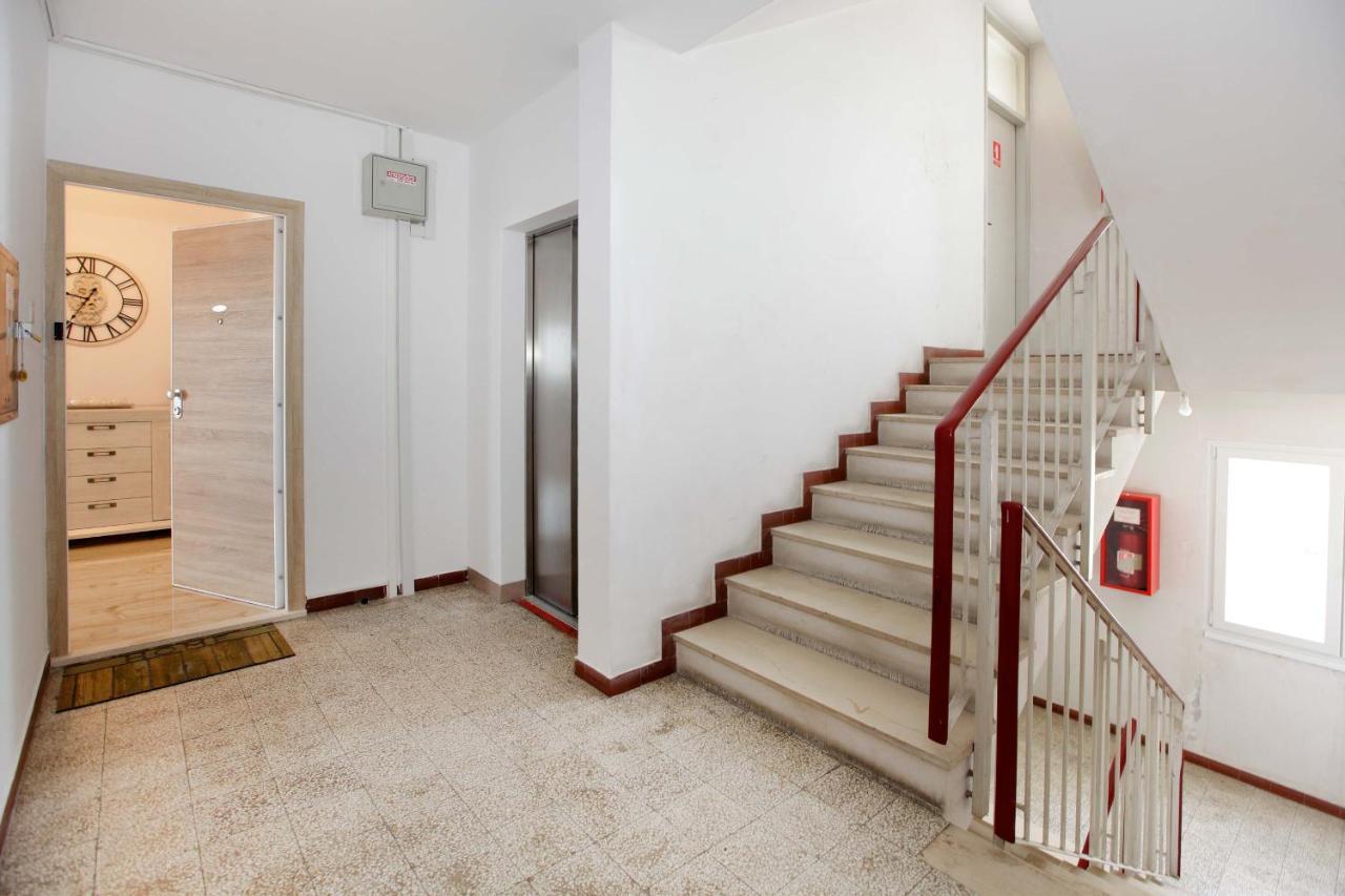 Modern 2-Bed Apt, Late Check In Available สปลิท ภายนอก รูปภาพ