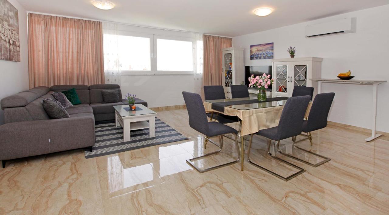 Modern 2-Bed Apt, Late Check In Available สปลิท ภายนอก รูปภาพ