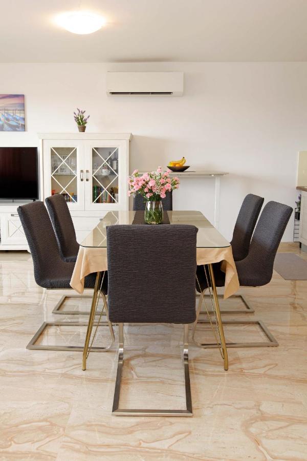Modern 2-Bed Apt, Late Check In Available สปลิท ภายนอก รูปภาพ